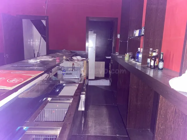 En Burgos. Zona centro. Se alquila bar/cafetería en una zona - foto 4