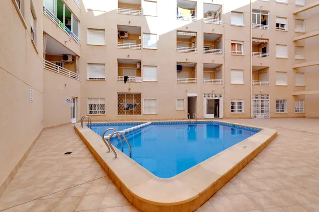 Encantador Apartamento de 2 dormitorios y 1 baño con piscina comunitaria — 23