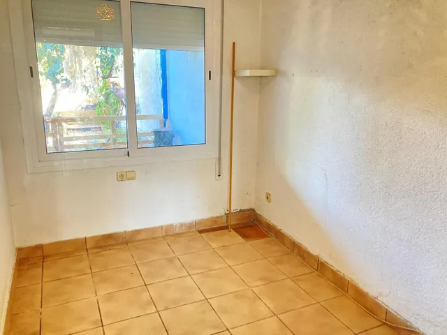 CASA PLANTA BAJA CON 2 VECINOS CON JARDÍN — 14