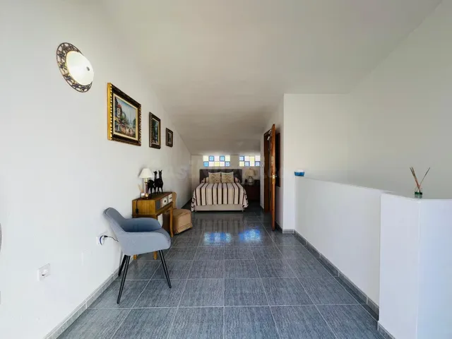 Chalet adosado de 3 dormitorios con terraza y piscina comunitaria en Playa Flamenca — 2