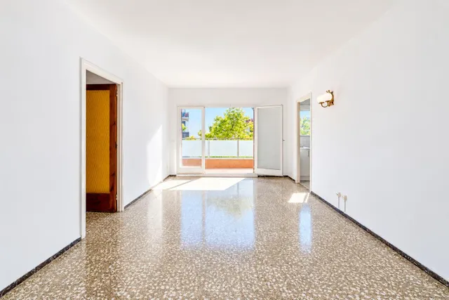 AMPLIO PISO CON TERRAZA EN EL POBLE SEC — 7