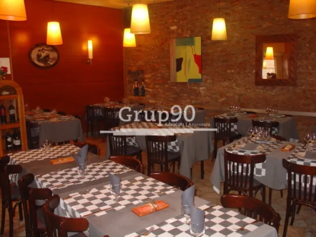Hostal-Restaurante en la plaza del pueblo — 8