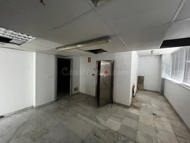 Local comercial en Pisos Azules, Elche. — 4
