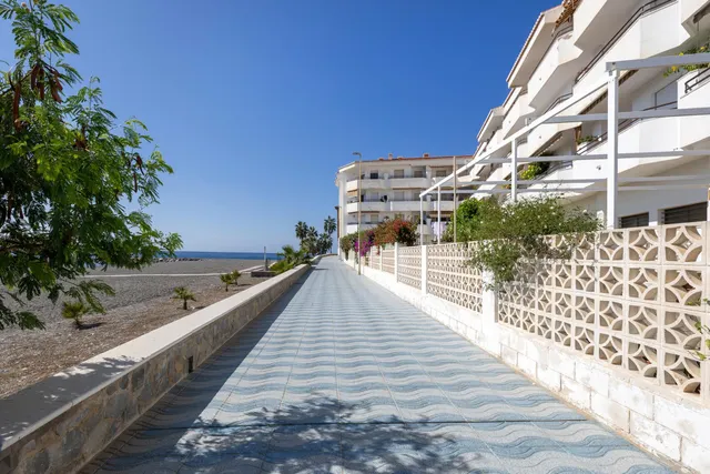 !! IMPRESIONANTE VIVIENDA EN PRIMERA LINEA DE PLAYA !! — 31