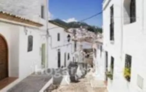 Amplitud y luz mediterránea en este piso totalmente reformado con terraza en Oliva — 39