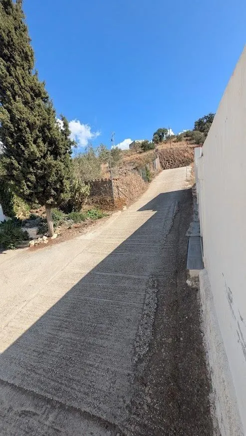 Casa rústica con terrazas y vistas a la montaña en Totalán — 31