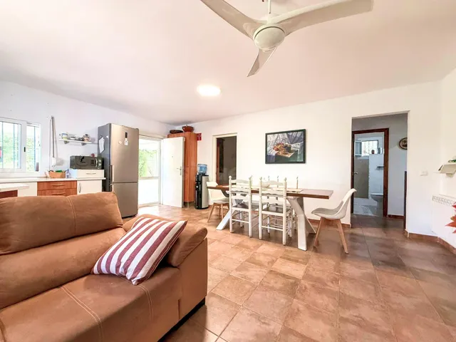 AMPLIA VIVIENDA CON PARCELA RÚSTICA DE 1.983 m2 A SOLO 3 MIN - foto 4