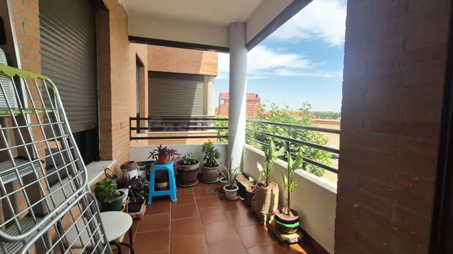 PISO EN VENTA EN EL ZURGUÉN, SALAMANCA. Urbis te ofrece una  - foto 2
