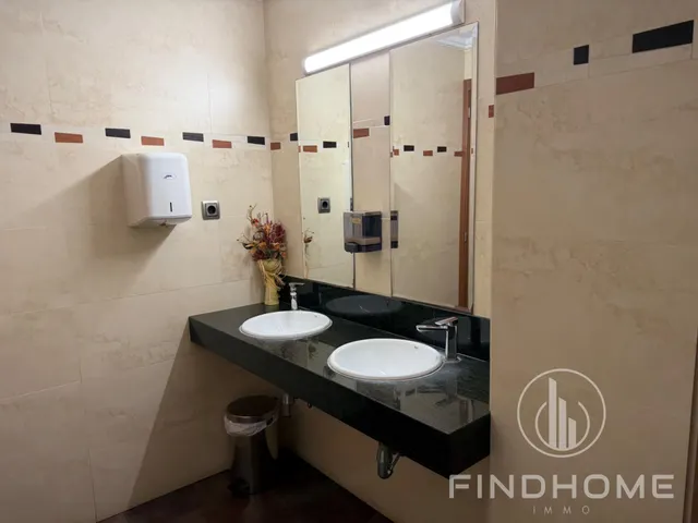 Negocio 303m² en alquiler - Centro — 24