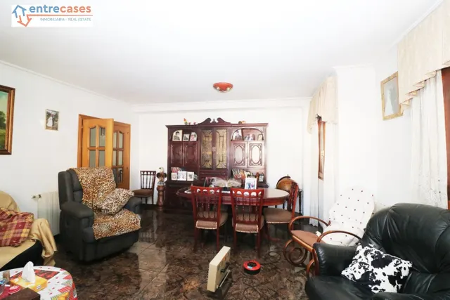 CASA INDEPENDIENTE CON LOCAL — 4