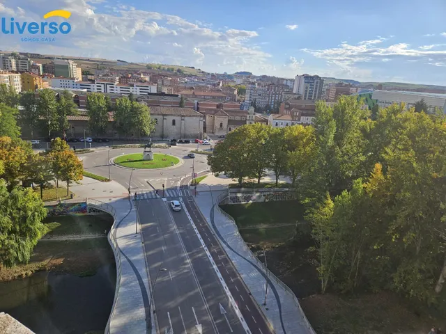Espectacular pisazo en pleno centro, impresionantes vistas, no dudes en visitarlo!!! — 37