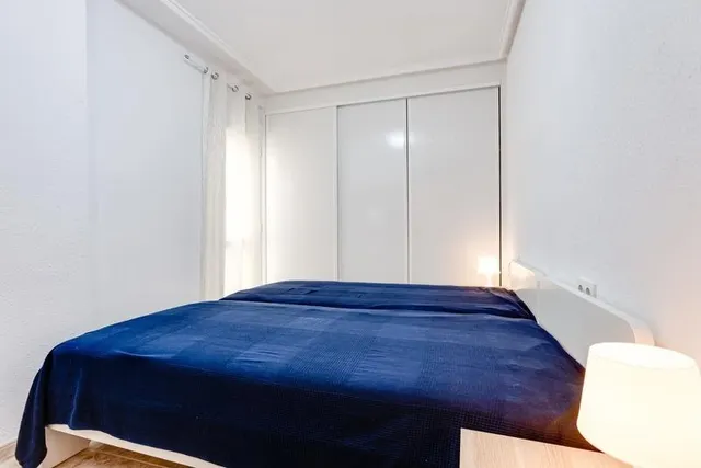 Increíble apartamento de 2 dormitorios cerca de la playa en Torrevieja — 18