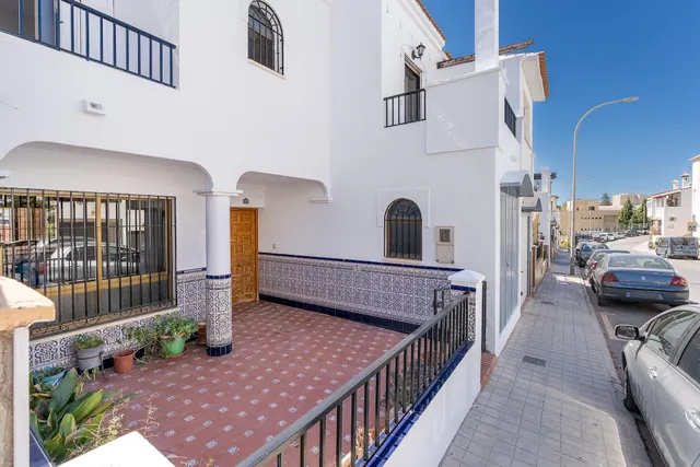 CASA ADOSADA EN MOTRIL — 43