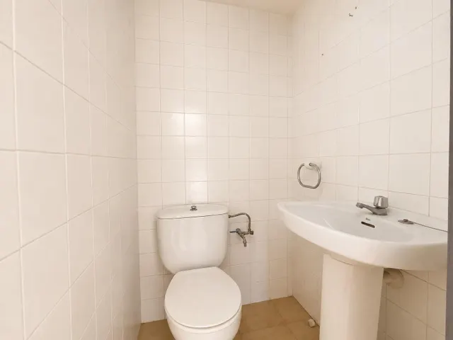 Local comercial con terraza exclusiva en Calle Industria 15 - (Los Molinos) — 5