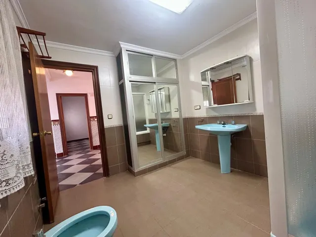 Amplia Casa para Reformar en el Corazón de la Ciudad — 28