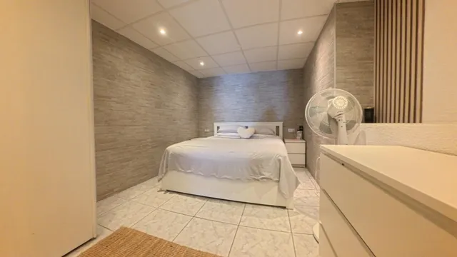 Chalet independiente de 4 habitaciones con piscina divida en dos plantas individuales — 31