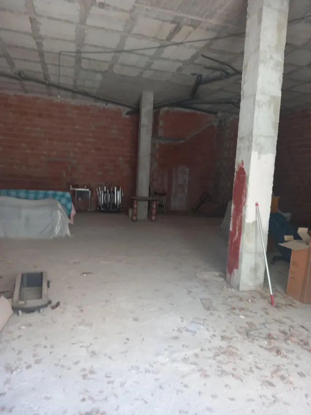 SE ALQUILA LOCAL — 5