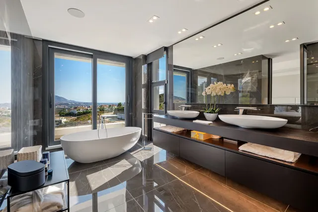 Spectacular Contemporary Villa with Exquisite Quality and Beautiful Views — 31