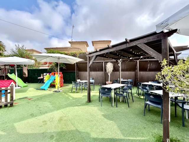 Local comercial 109m² en venta - Villamartin — 32