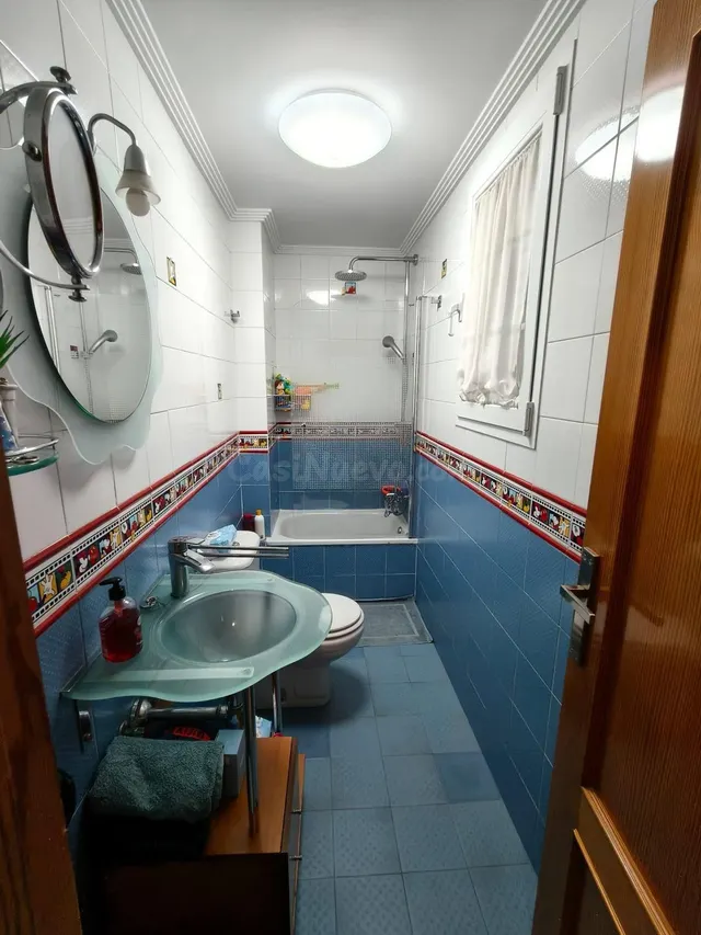 Oportunidad en Roquetas de Mar: Casa sobre Local - foto 5