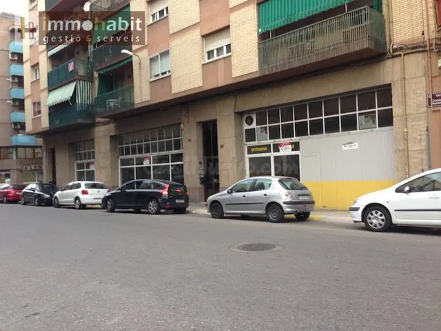 Local de 80 m2 mas 55 m2 de altillo en cap pont — 8