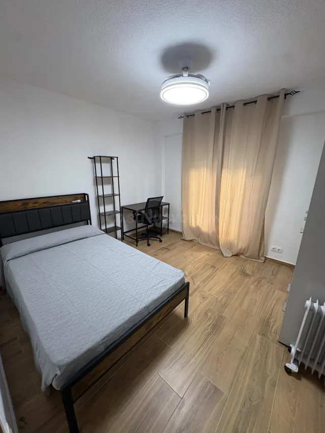 Piso alquiler Granada centro ( zona calle mesones) — 2