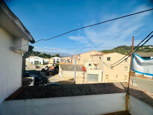 Preciosa casa de pueblo esquinera en Godall — 13