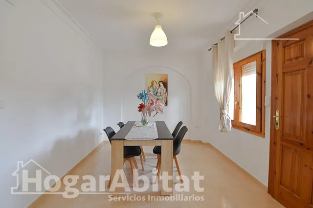 ¡espectacular! bajo acogedor, luminoso y esquinero con parking, todo amueblado — 43