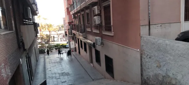 Junto a la Playa del Postiguet: Local Comercial y Vivienda en Primera Línea — 9