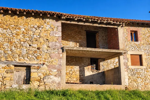 CASA DE PIEDRA CON CORRALADA ORIENTADA AL SUR EN TOPORIAS. - foto 3