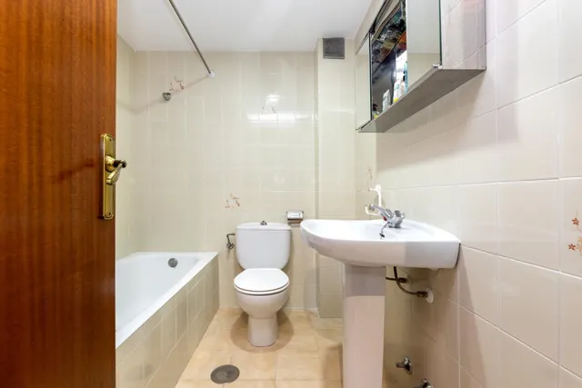 Amplio piso de 4 dormitorios en la prestigiosa urbanización Jardín de la Reina. Garaje y trastero — 23