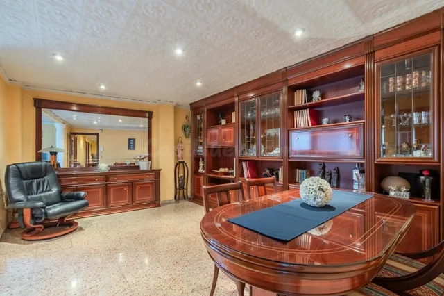 Piso de 3 dormitorios, muy luminoso y con 2 balcones junto a - foto 4