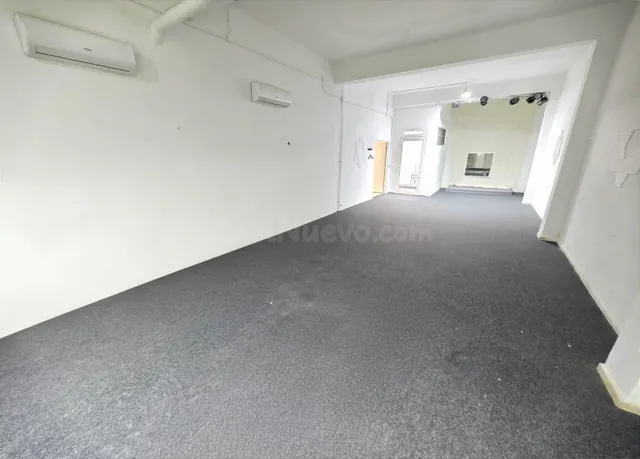 LOCAL COMERCIAL EN VENTA CENTRICO CON MUCHAS POSIBILIDADES - foto 2