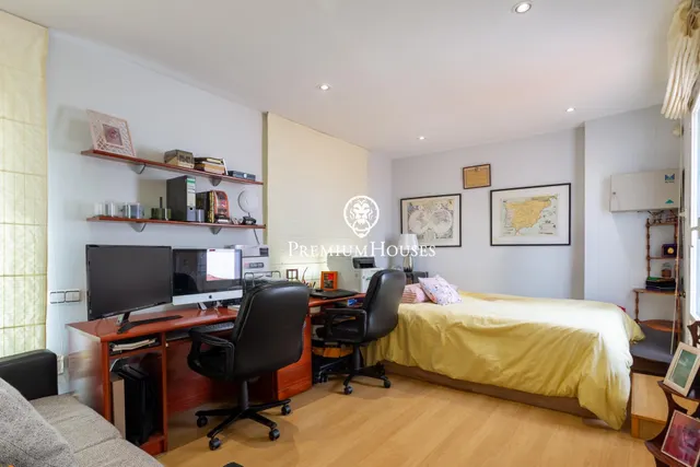 Amplia vivienda con ascensor, patio y terrazas — 29