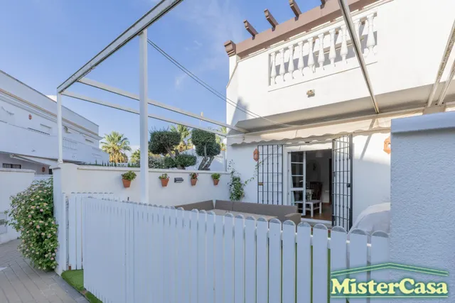 Exclusiva !!casa adosada en esquina con patio privado, piscina y aparcamiento propio en costa ballena, Rota — 28