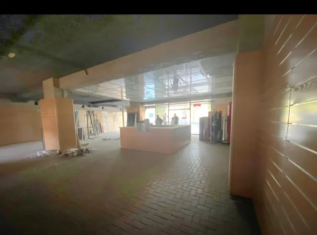Local de 240m2 en plena Avenida Universidad , Elche — 2