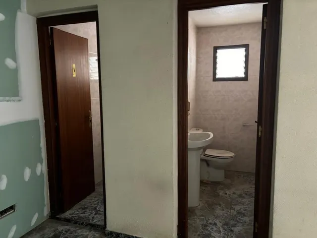 SE VENDE LOCAL — 7