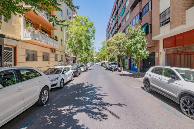 ¡Oportunidad Única en Granada: Tu Garaje Perfecto! ✨ — 12