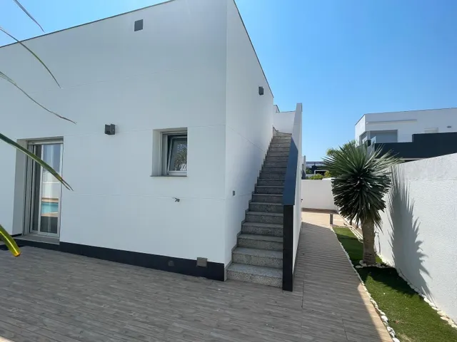 Excepcional Villa en Pilar de la Horadada: Lujosa Villa de una Planta con Licencia Turística — 22