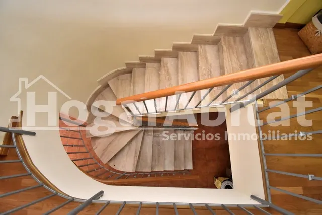 ADOSADO SEMINUEVO CON PISCINA, 2 TERRAZAS Y AMPLIO GARAJE — 42