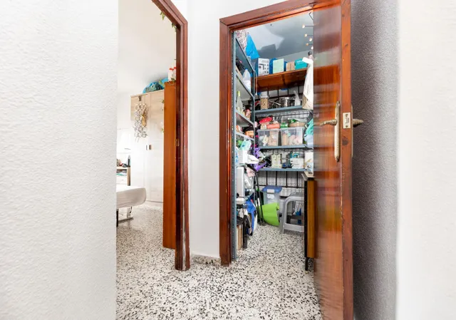 En Venta Piso de 4 dormitorios con ascensor, ideal para reformar a tu gusto. — 18