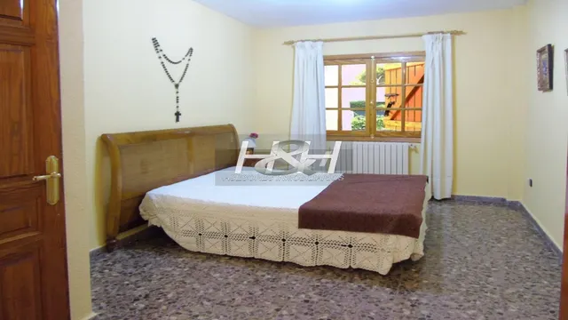 Sensacional villa en urbanización Santa Bárbara. / HH Asesores inmobiliarios. — 44