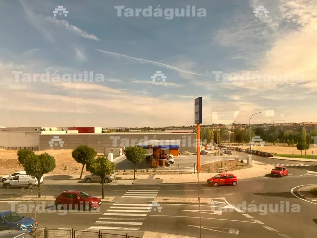VENTA O ALQUILER DE 1.000 M2 DE LOCAL COMERCIAL EN POLÍGONO MONTALVO III. — 10