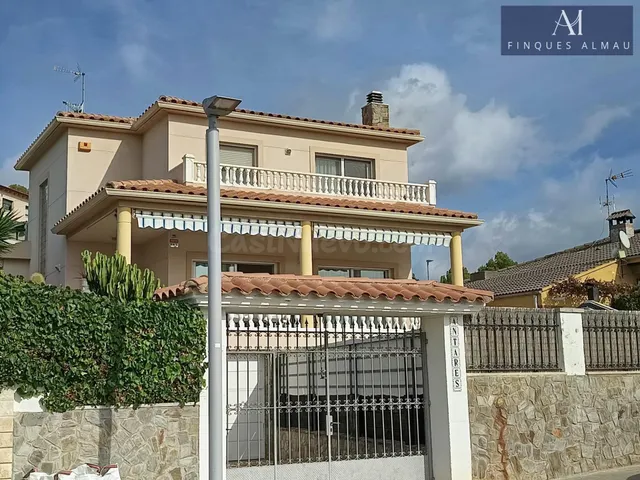 Casa en venta en Costa Cunit con licencia turística!! - foto 2
