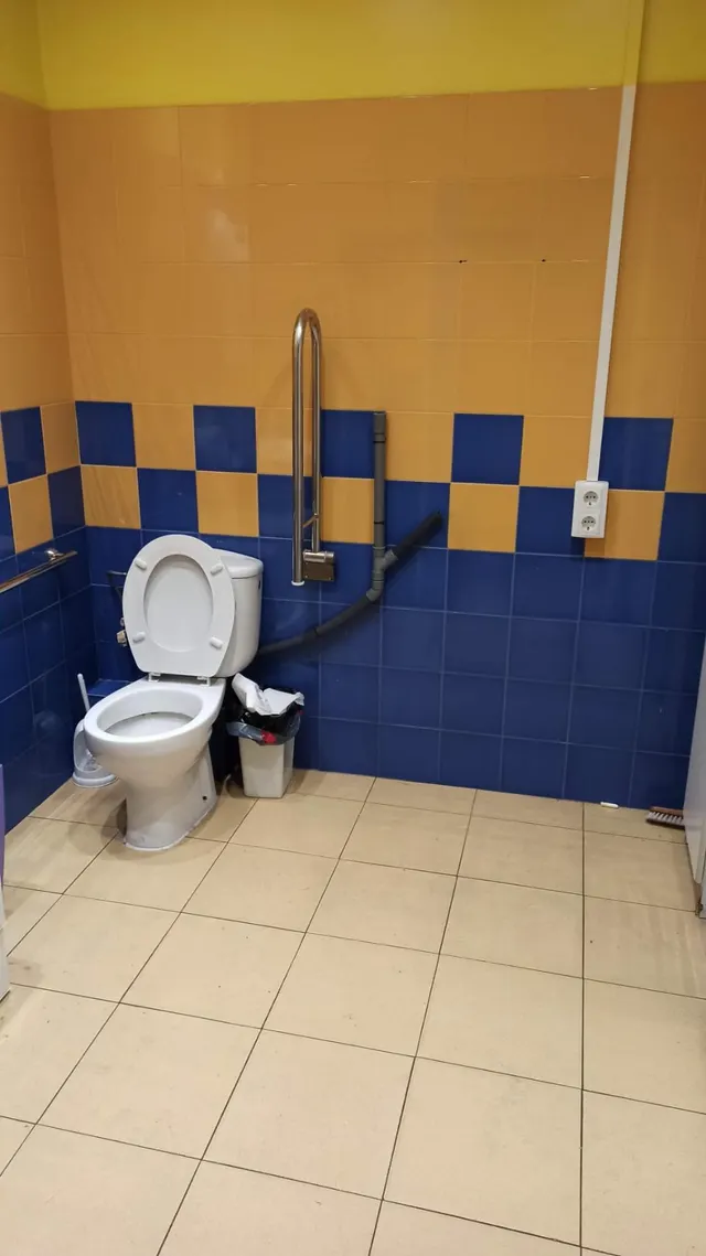 LOCAL COMERCIAL EN ALQUILER - ZONA PLAZA DE TOROS, GRANADA — 44