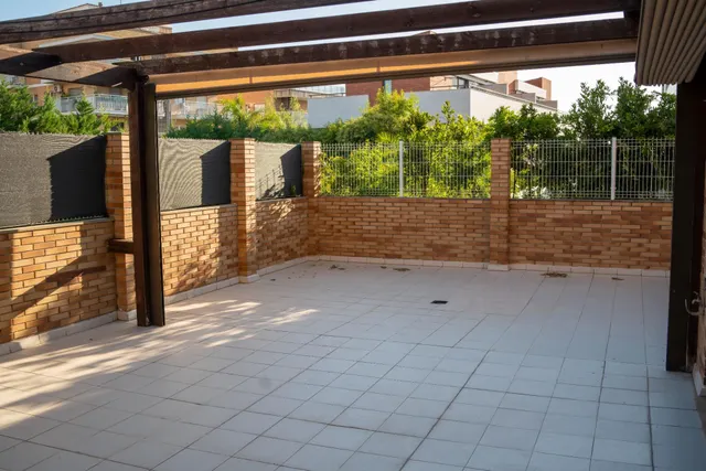 CASA ESQUINERA DE 5 habitaciones EN BARENYS — 49