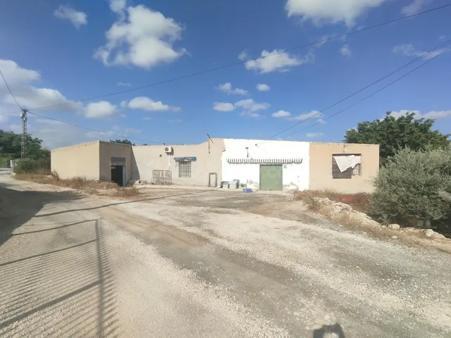 CASA DE CAMPO CON NAVE