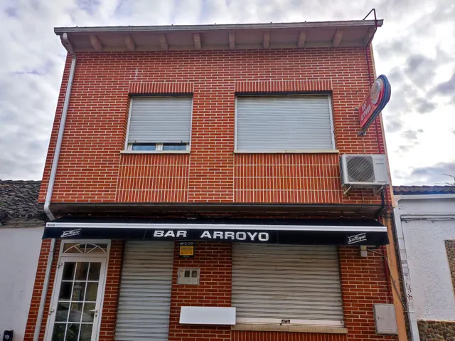 Café Bar + vivienda a la venta en Arroyo. — 24
