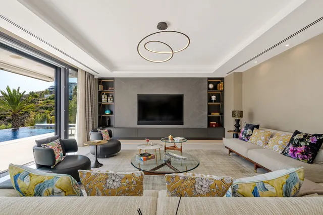 Spectacular Contemporary Villa with Exquisite Quality and Beautiful Views — 18