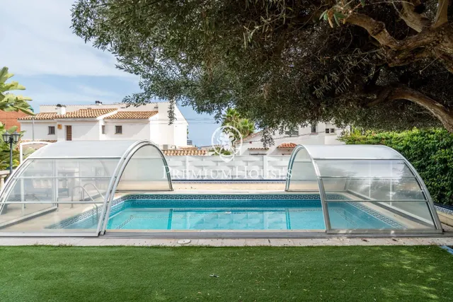Casa independiente con piscina en Vallpineda - foto 4